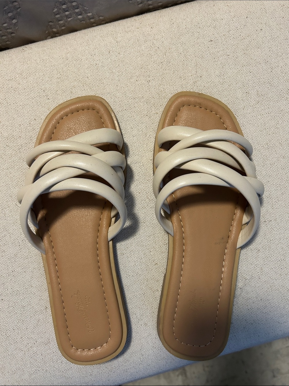 Universal Thread White Strappy Slide Sandals
